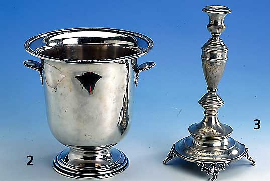 Kerzenleuchter, Wien uzm 1870, 800er Silber, reiner Barockstil, Meistermarke ungedeutet, reich graviert, mehrfach geschnÜrt, 4 FÜße in Form von ...