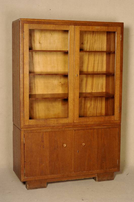 Vielzweckschrank, deutsch/Darmstadt, um 1902/06, Jugendstil, Front auf Rahmen gearbeitet, Korpus Weichholz, Eichefurnier von sehr guter QualitÄt, ...