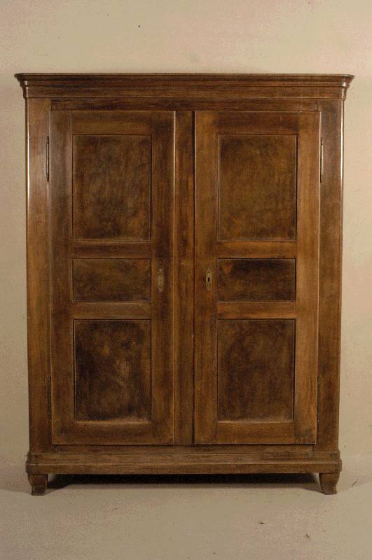 SpÄtbiedermeierschrank, deutsch/Pfalz, um 1835/40, Front und Seiten auf Rahmen gearbeitet, Korpus z.T. Weichholz, Rahmen Nußbaum massiv, Inlets ...