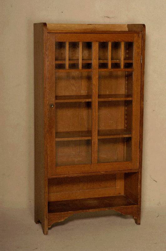 Vielzweckschrank, deutsch, um 1902/04, Weichholz und Eiche massiv, Eichefurnier, original belassen, große NÄhe zu Darmstadt, sogenannter ...