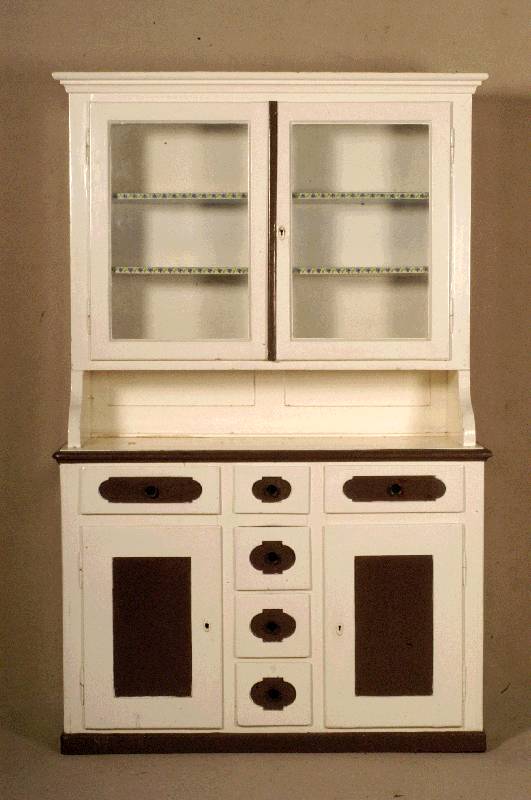 SpÄtbiedermeierkÜchenschrank, deutsch, um 1860 , Weichholz, Kiefer massiv, Front z.T. auf Rahmen gearbeitet, symetrische Anordnung, GlÄser ...