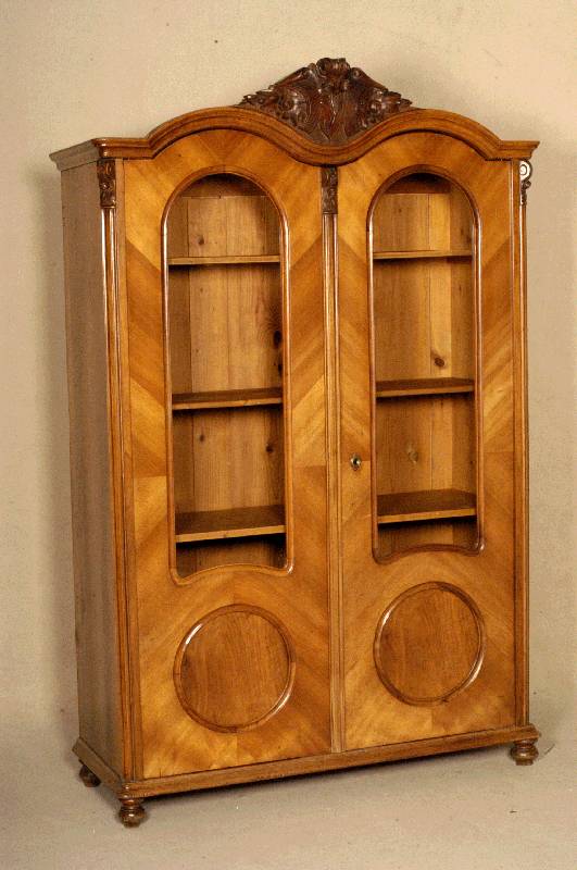 WÄsche- bzw. Vielzweckschrank, mitteldeutsch, um 1860, Korpus Weichholz, Wurzelnußfurnier, gespiegelt verlegt, abgeplattete Ecken, aufgesetzte ...