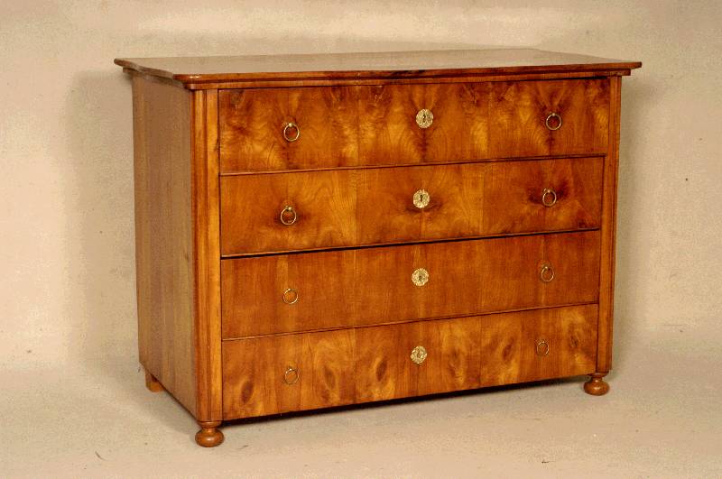 Kommode, wohl deutsch, um 1860/70, Kirschholz massiv, Kirschholzfurnier, vierschÜbig, kleinere Reparaturstellen, Alters- und Gebrauchsspuren, ...