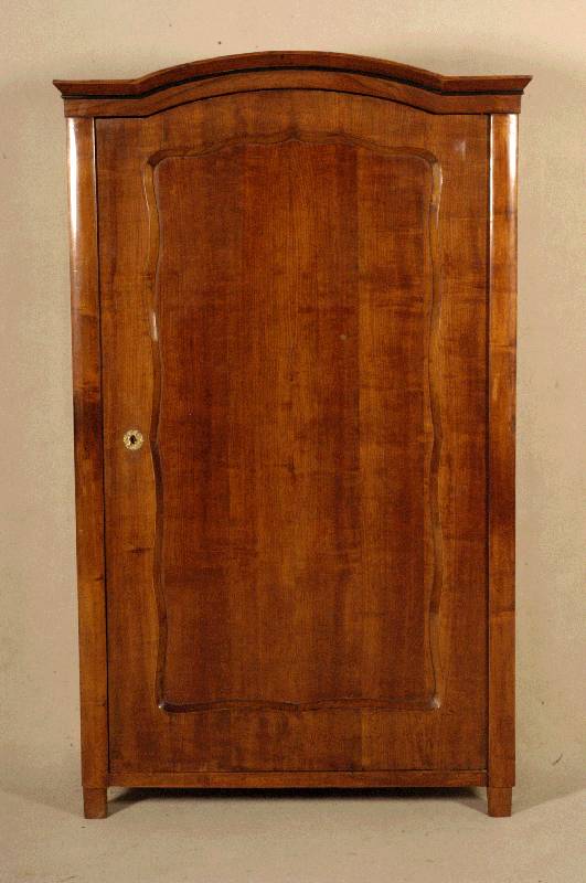 Schrank, wohl deutsch, um 1860, Kirschholzfurnier, alte rotbraune Politur, eintÜrig, SchlÜssel schließt nicht, Alters- und GebrauchsschÄden, ...