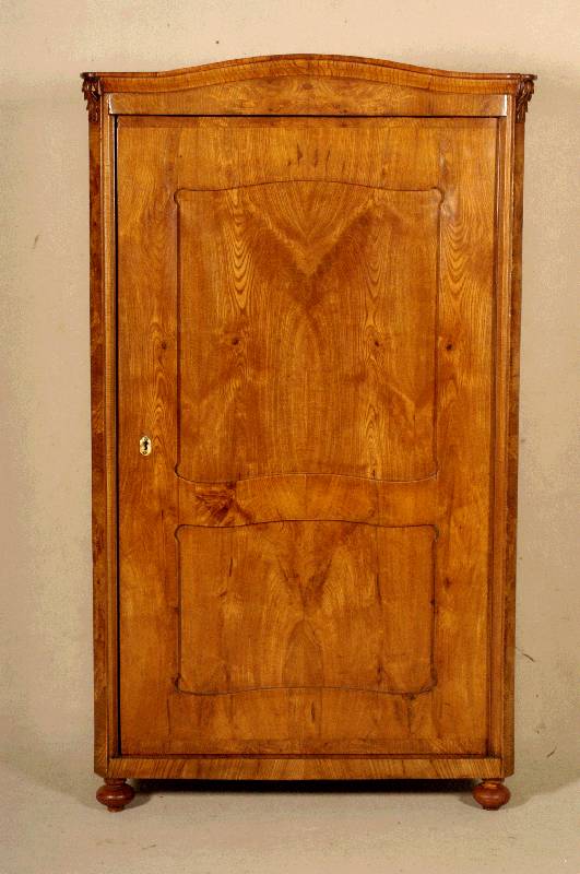 Schrank, wohl deutsch, um 1860/70, Esche massiv, Eschefurnier, eintÜrig, Alters- und GebrauchsschÄden, ein Fuß beschÄdigt, ca. 171x100x45 cm