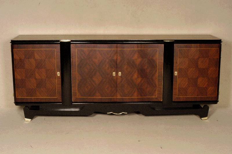 ArtDeco-Sideboard, Frankreich/Paris, um 1935 , in Riopalisander furniert und teilweise ebonisiert, elegant geschwungener Korpus, Bandintarsien und ...