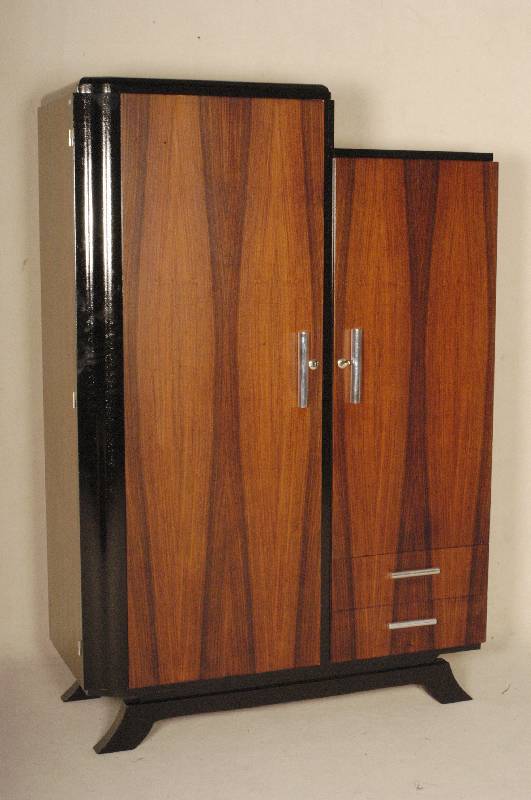 ArtDeco-Schrank, Frankreich, um 1920, getreppt, klassisch kubistischer Aufbau, zweitÜrig mit zwei Schubladen, Riopalisander in gespiegeltem Bild ...
