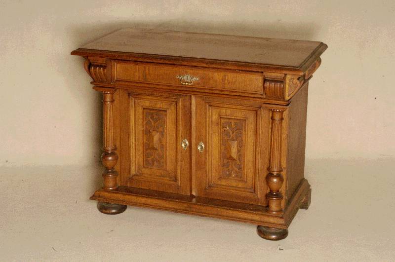 2-tÜriges SchrÄnkchen, deutsch, 1880/90, GrÜnderzeit, Korpus Weichholz/Hartholz, Eichefurnier, von ausgesuchter QualitÄt, TÜren auf Rahmen ...