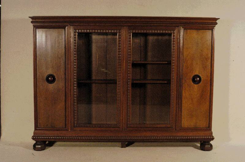 BÜcherschrank, deutsch, um 1930, komplett auf Rahmen gearbeitet, Koprus Weichholz, Eiche massiv, FÜllungen mit Perlleistenverzierung, ...