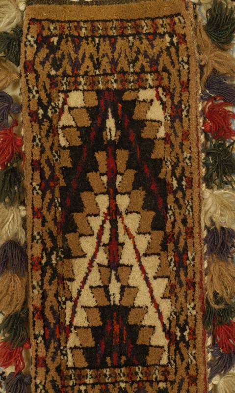 Yomuth,LÖffeltasche, Turkmenistan, um 1920, Wolle auf Wolle, ca. 38 x 15 cm, SchÄtzwert: 350.- EURO, EHZ: 2 (mit Wollquasten).