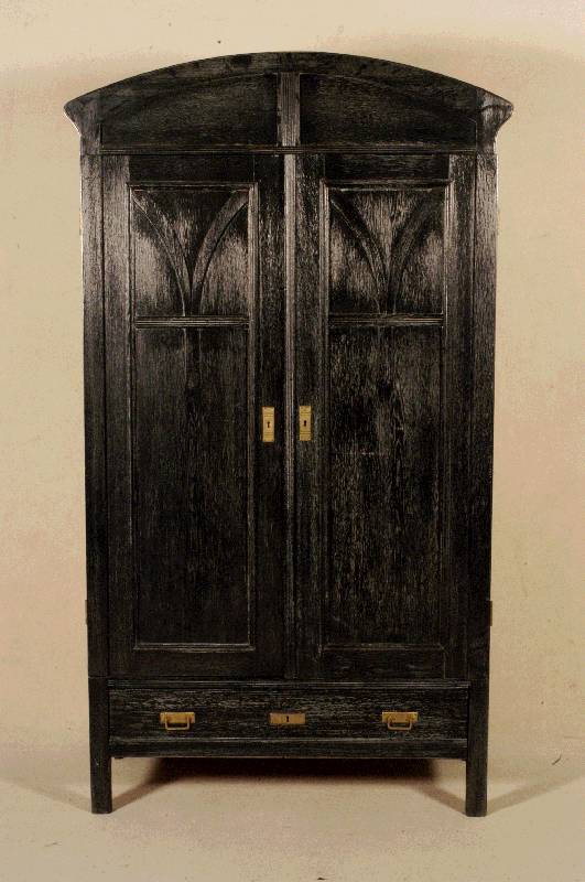 Kleiderschrank, deutsch, um 1906/08, wohl ursprÜnglich aus JungmÄdchenzimmer, Korpus Weichholz, Eiche massiv, Eichefurnier, Leisten 3- bzw. ...