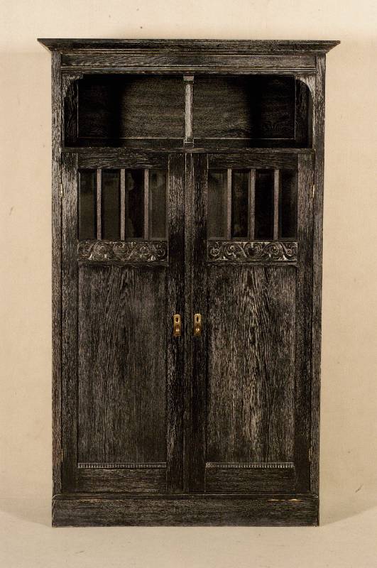 Vielzweckschrank, deutsch, um 1908/12, Korpus Weichholz, Eiche massiv, Eichefurnier, facettiertes Glas, schÖne Durchbrucharbeit, Vitrinen- bzw. ...