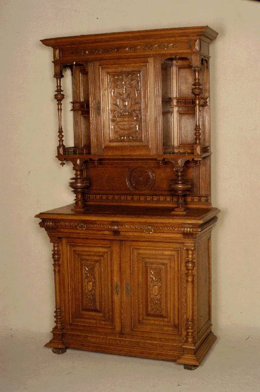 Buffetschrank, Frankreich, um 1890, Eiche massiv, Oberteil eintÜrig mit seitlichen Dekorationsebenen, reichhaltige florale Schnitzerei aus dem ...