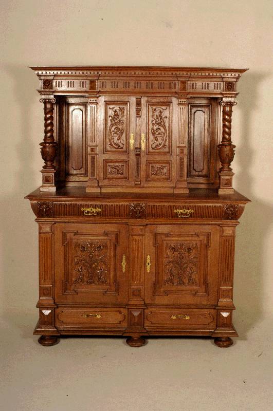 Aufsatzbuffet, Flandern, um 1870, Korpus Eiche massiv, im Unterteil geschnitzte FÜllungen aus dem Vollholz, 2 Schubladen, Gebrauchsspuren, ca. ...