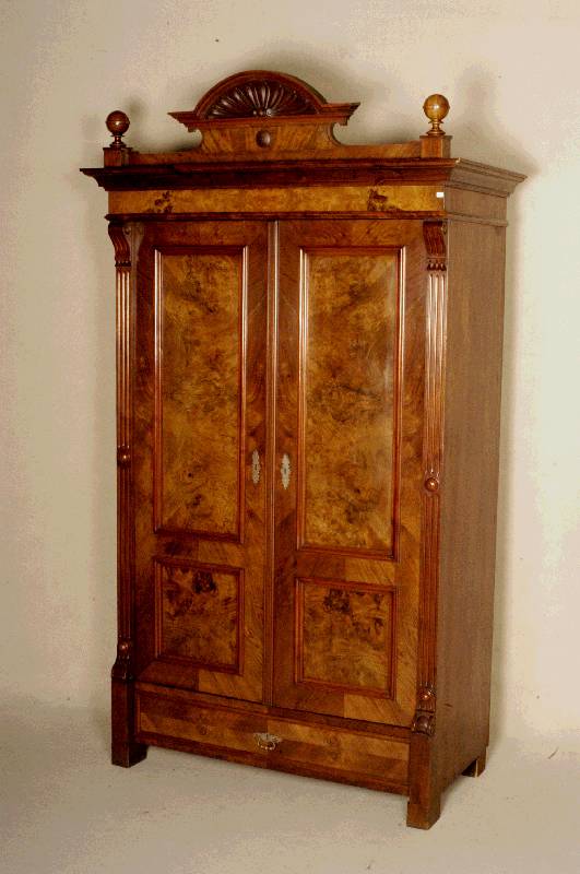 GrÜnderzeitschrank, deutsch, um 1880, Korpus Weichholz, Nußbaumfurnier, auf Rahmen gearbeitet, FÜllungen mit Wurzelnuß, Front stark ...