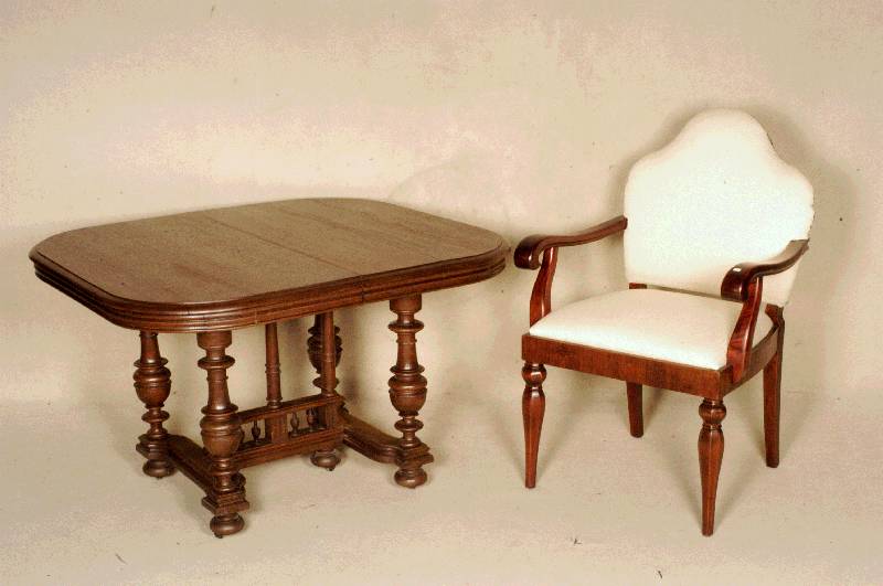 Ausziehtisch, Frankreich, um 1880, Eiche massiv, Henry Deux, FÜße verstrebt und gedrechselt, Zarge getreppt, Ausziehplatten nicht vorhanden, ...