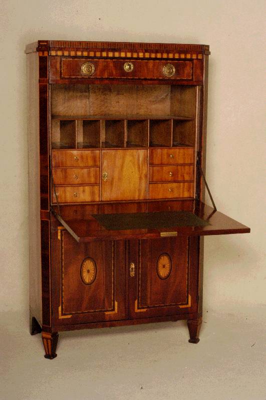 StandsekretÄr, Holland, um 1790, Louis XVI, Korpus Eiche, Mahagonifurnier, reich intarsiert mit verschiedenen ObsthÖlzern, Innenleben mit 6 ...