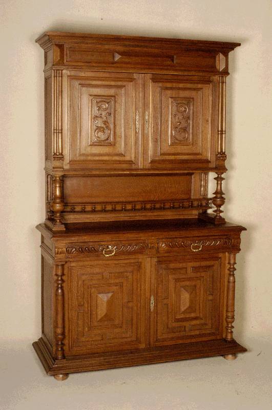 Aufsatzbuffet, Frankreich, um 1880, Korpus Weichholz, Eiche massiv, seitlich kassettiert, aufgesetzte VollsÄulen, Unterteil 2 TÜren und 2 ...