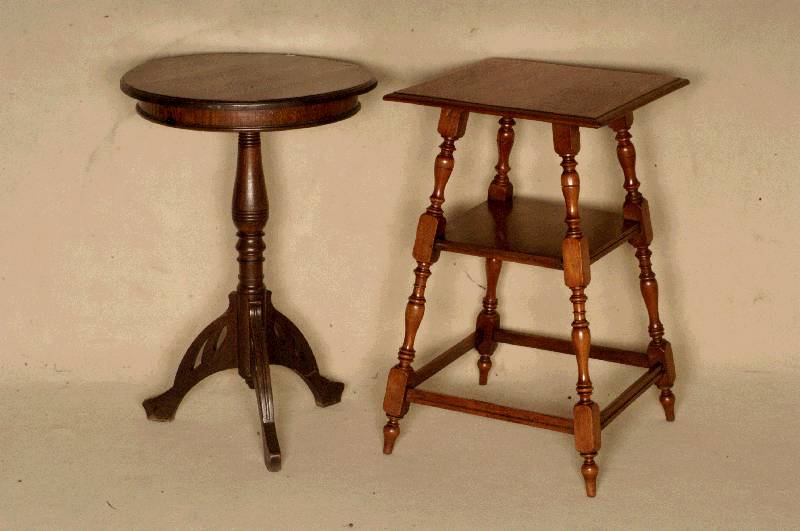 Runder Beistelltisch, deutsch, um 1900, Jugendstil, Eiche und Buche massiv, gedrechselter Fuß 3-fach ausladend, Platte Buche massiv, eichefarben ...
