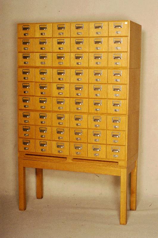 Sammlerschrank, deutsch, um 1960, fÜr Karteikarten, helles Eichefurnier, auf Preßplatte gearbeitet, 4-fach zerlegbar, Gebrauchsspuren, ...