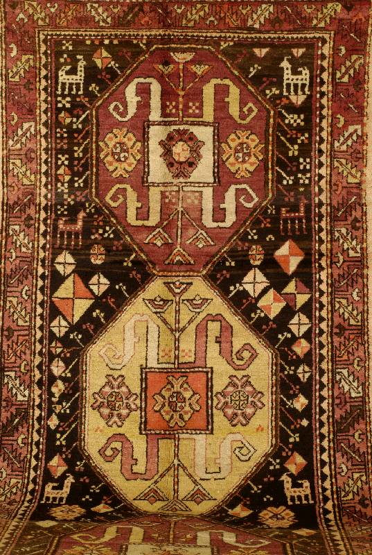 Wolkenband Kazak, Azerbaijan, um 1940, Wolle auf Baumwolle, ca. 315 x 155 cm, SchÄtzwert: 1800.- EURO, EHZ: 2-3