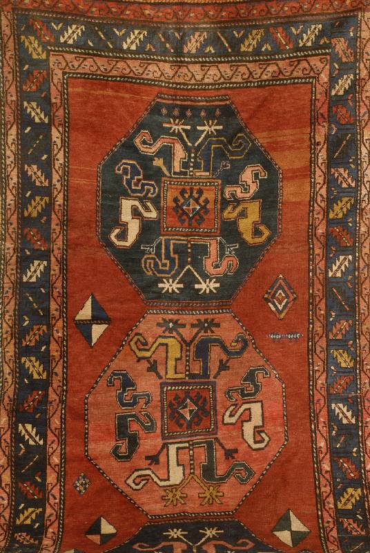 Wolkenband Kazak, auch bekannt als Chondsor esk, Kaukasus, um 1920, Wolle auf Wolle, ca. 2 78 x 136 cm, SchÄtzwert: 3900,- EURO, Ehz: 3-4 drei ...