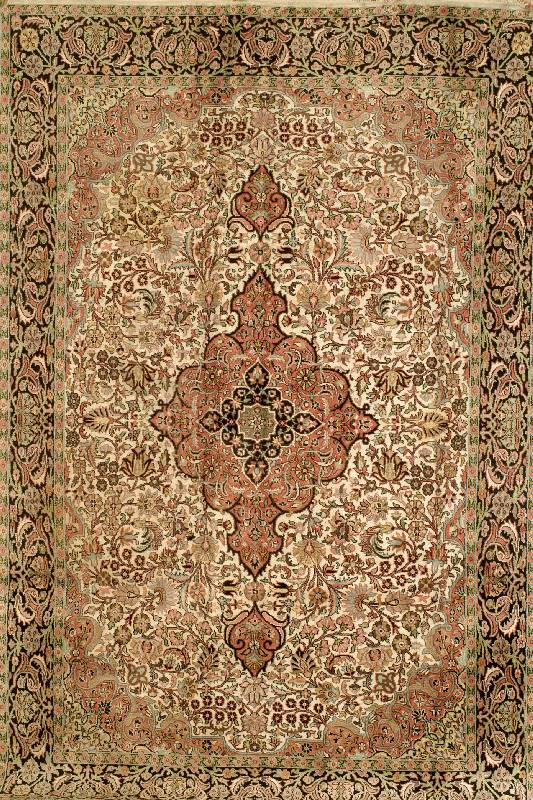 Kashmir Seide, Indien, ca. 15 Jahre, Naturseide, ca. 276 x 186 cm, SchÄtzwert: 2200.- EURO, EHZ: 3