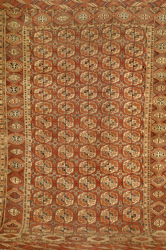 Tekke Hauptteppich, Turkmenistan, um 1900, Wolle auf Wolle, ca. 335 x 214 cm, Schätzwert: 3900.- EURO, EHZ: 4