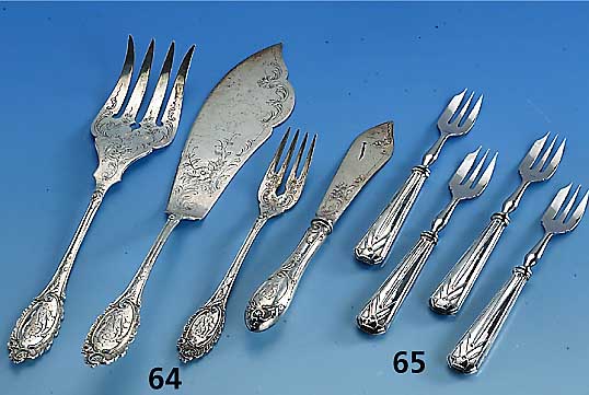 12 Austerngabeln, Frankreich um 1925, 950er Silber, Gebr.-Teile Metall, Griffe gefÜllt, stilrein, im Orig.-Etui
