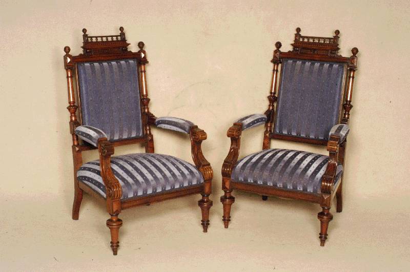 Sessel, deutsch, um 1880, GrÜnderzeit, Nußbaum massiv, gedrechselte Beine, Armlehnen mit Flachschnitzereien, RÜckenlehne mit gedrechselten ...