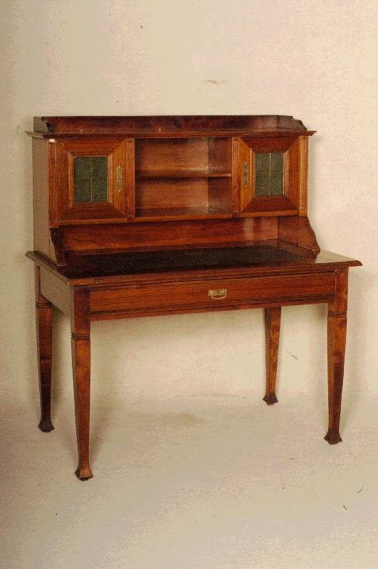 Schreibtisch mit Aufsatz, deutsch, um 1900, Korpus Weichholz, Nußbaumfurnier, eckige Hochbeine, gerillt, 2 Schubladen, Schreibtischplatte mit ...