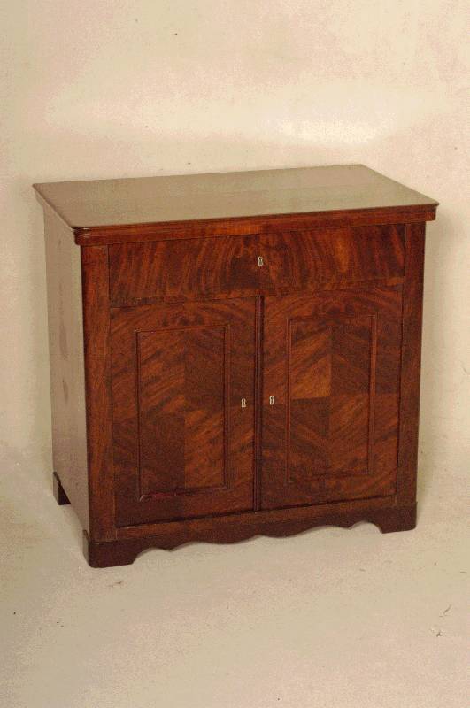 Halbschrank, deutsch, um 1880, Korpus Weichholz, Mahaogni massiv, Mahagonifurnier, Inlets gespiegelt, poliert und lackiert, Gebrauchsspuren, ...