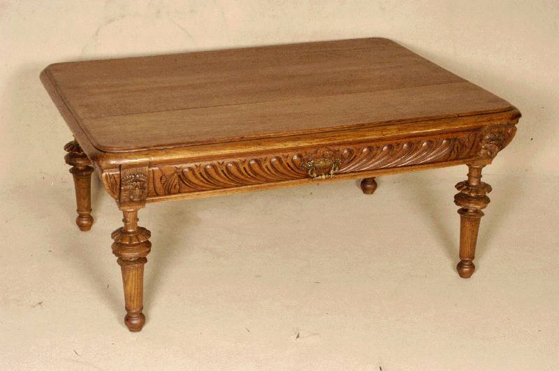Couchtisch, deutsch, um 1880/90, Eiche massiv, Beine verstrebt, Zarge reich geschnitten, abschließende LÖwenkÖpfe, Platte Eiche massiv, ...
