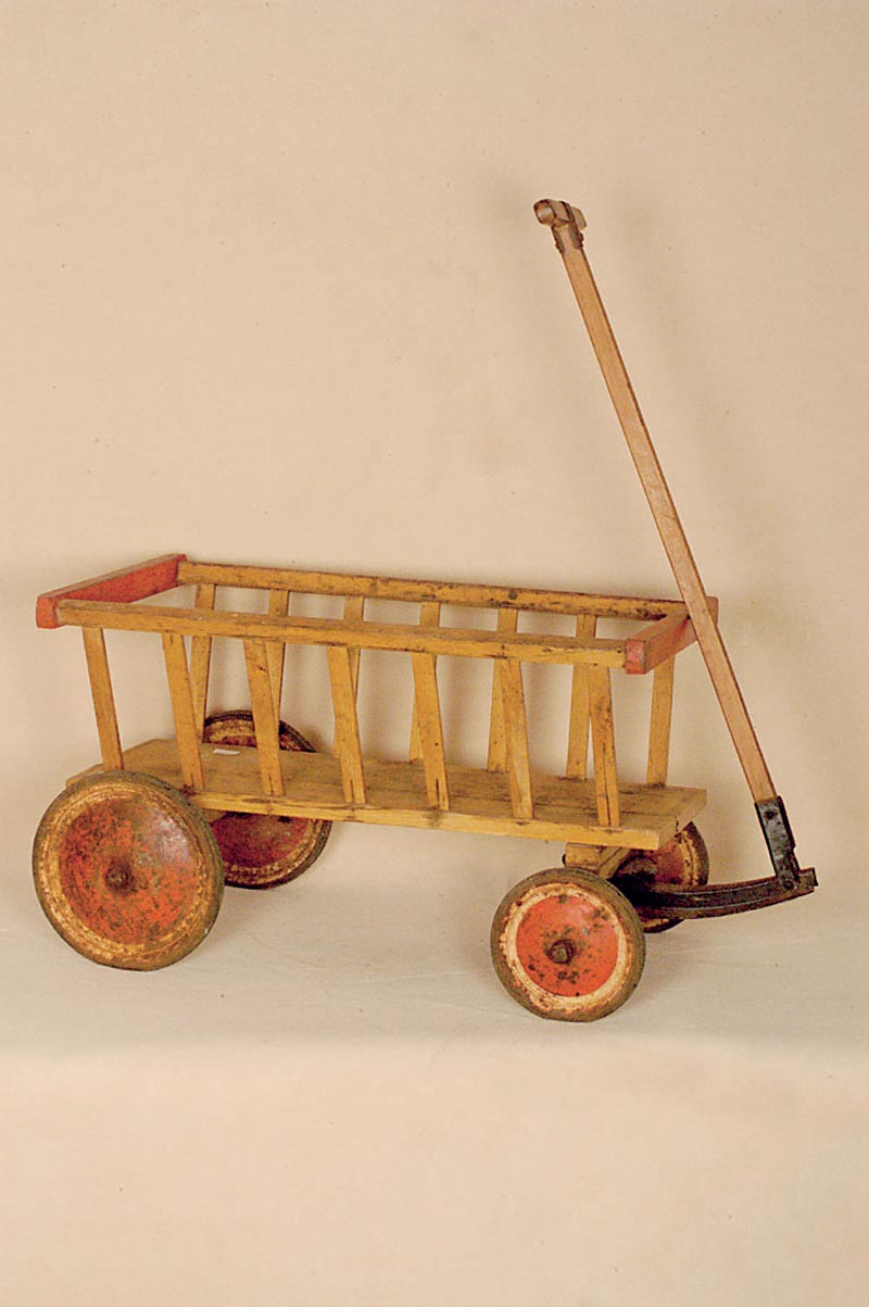Leiterwagen, Steiff, 2. HÄlfte 20. Jh., Holz , teilweise rot gefasst, auf AblageflÄche Steiffemblem, Altersspuren, bespielt, ca. 30 x 63 x 35 cm, ...