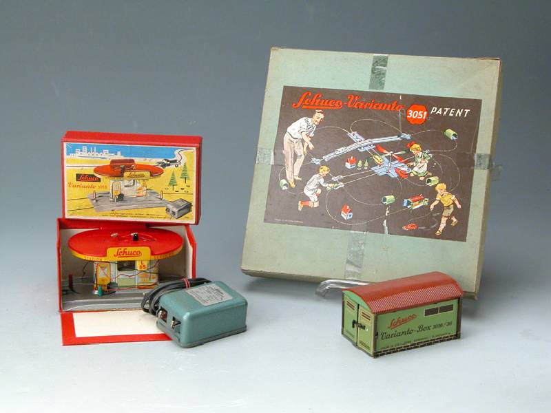 Schuco Varianto, Auto Verkehrsspiel, 50er Jahre, Patent 3010, mit Kreuzungen, Weichen, Leitdraht, etc., Varianto Box 3010/30, Varianto BrÜcke ...