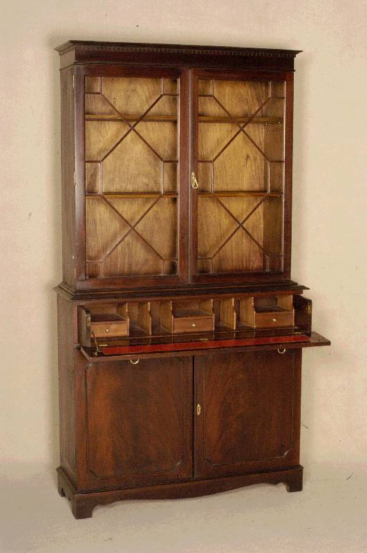 Bookcase-SektretÄr, BÜcherschrank, England, um 1930, Mahagoni massiv und furniert, hinter Blendschublade verborgener ausklappbarer SekretÄr, ...