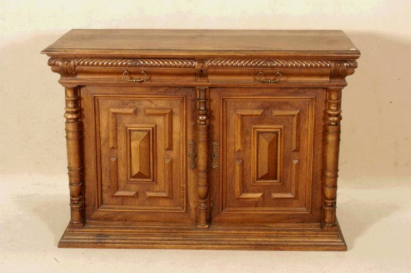 Anrichte, Belgien, um 1890, Henry-Deux, Nußbaum und Eiche massiv, 2-tÜrig, in kassettierter Form, 2 SchÜbe, eine Schublade umgebaut als ...
