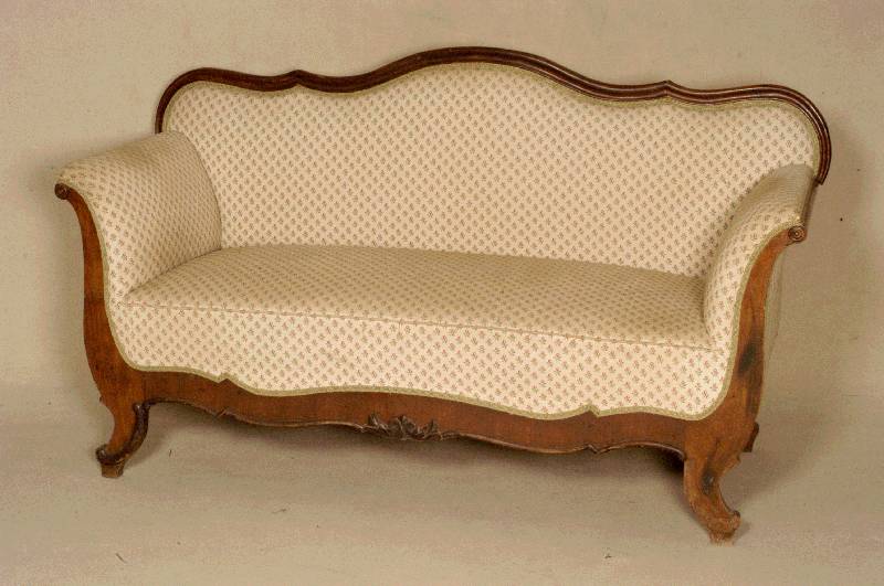 3-sitzer Sofa, norddeutsch, um 1870/80, Korpus Weichholz bzw. Nußbaum, aufgesetzte Leisten, RÜckenlehne gerieft, alt belassen, Polster erneuert, ...