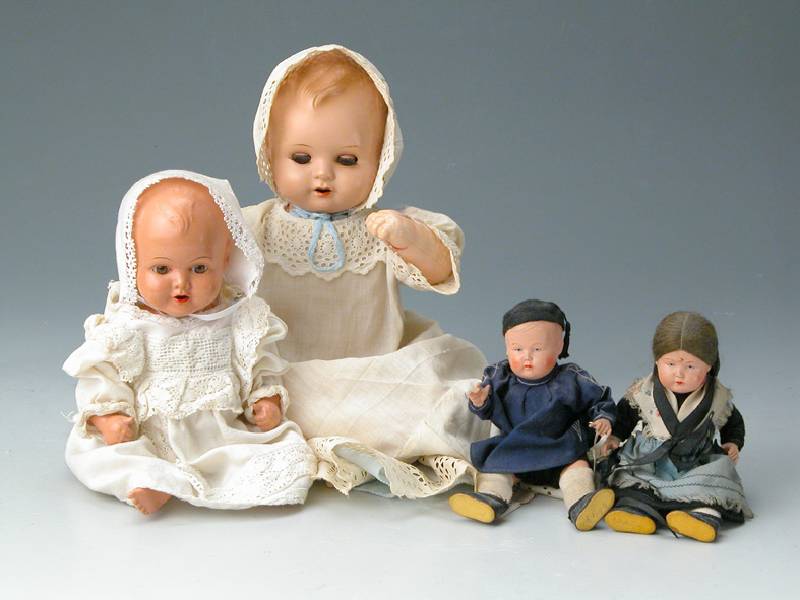 PuppenpÄrchen, SchildkrÖt, 30er Jahre, Celluloid, bemalte Gesichter, Beine locker, Kleidung aus der Zeit, bespielt, H. je ca. 20 cm
