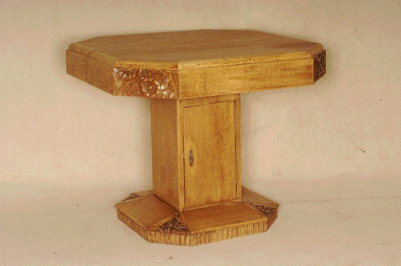 ArtDeco-Tisch, Frankreich, um 1930/35, Korpus Weichholz, Eiche massiv, Eichefurnier, ausziehbar, Ecken abgeplattet, sparsam abstrakt floral ...