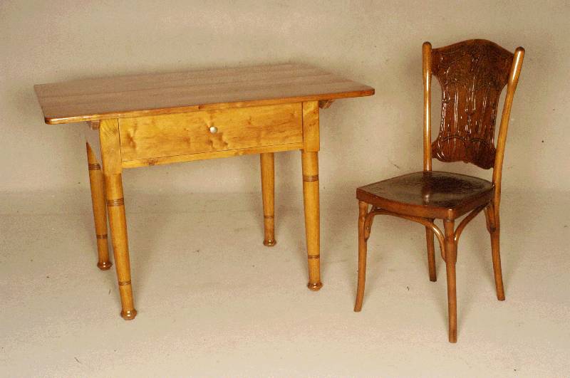 Jugendstilstuhlpaar, Österreich/Wien, um 1900/05, signiert Kohn, Bugholz, elegante LinienfÜhrung, RÜcken und SitzflÄche abstrakt geprÄgt, ...