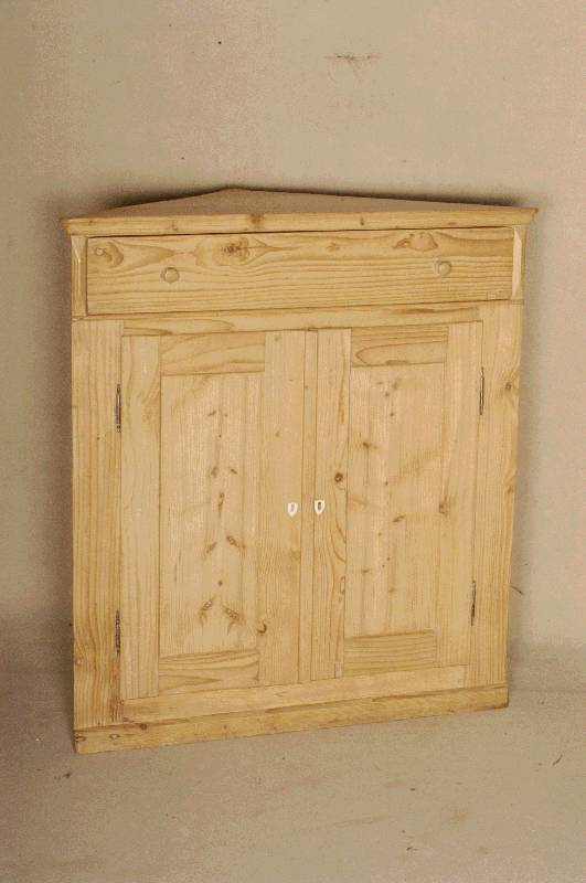 Eckschrank, sÜddeutsch, um 1830/40, Biedermeier, Kiefernholz mit durchgehender Musterung, sehr harmonisch, Front z.T. auf Rahmen gearbeitet, ...