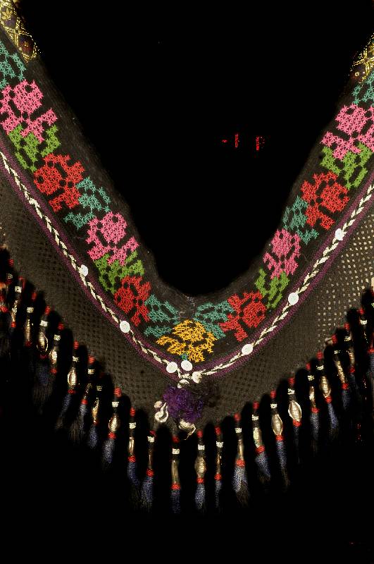 Zelt-Schmuckband, Turkmenestan, um 1900, ca. 104 x 28 cm, SchÄtzwert: 500.- EURO, EHZ: 3, Baumwolle mit Seidenstickerei in Kreuz- stichen und ...