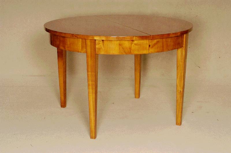 Runder Ausziehtisch, im Biedermeierstil, Kirschbaum massiv, unter Verwendung alter Teile, 4 Einlegeplatten von jeweils 65 cm, Platte mit ...