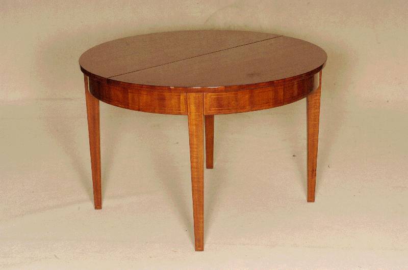 Runder Ausziehtisch, im Biedermeierstil, Mahagoni massiv, unter Verwendung alter Teile, 4 Einlegeplatten von jeweils 65 cm, Platte mit ...