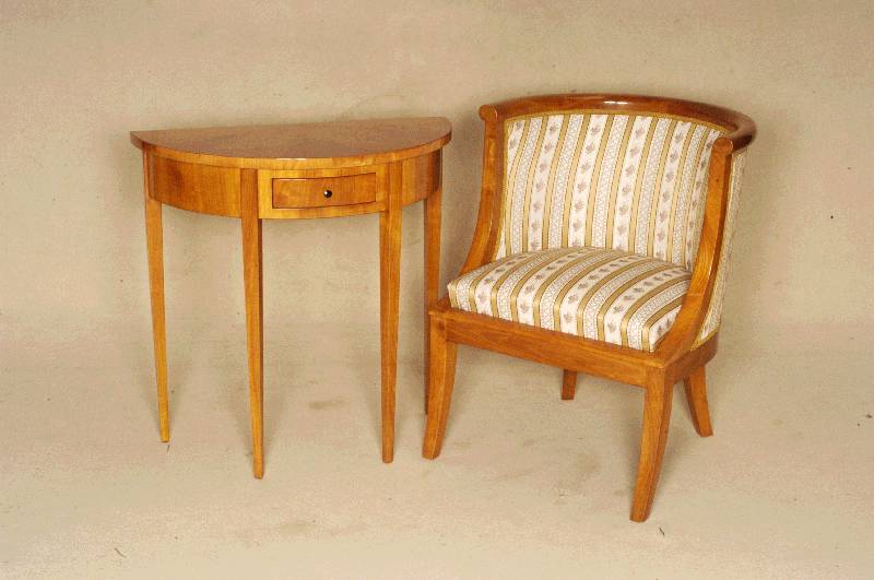 Bergere, im Biedermeierstil, nach dem Vorbild von 1830, Kirschbaum massiv, Polster und Bezug neu, wohnfertig, handpoliert, sehr bequem, praktisch, ...