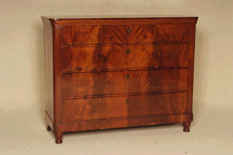 Kommode, Holland, um 1830, SpÄtbiedermeier, Korpus Eiche, Pyramidenmahagonifurnier, z.T. gespiegelt, kleine KugelfÜße, abgerundete Ecken, ...