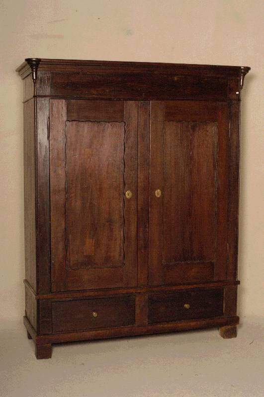 Kleiderschrank, mitteldeutsch, 1835/40, Eiche massiv, mit BrezelfÜllungen, aufgelegte Leisten, 2 SchubfÄcher im Fußteil, schÖne ...