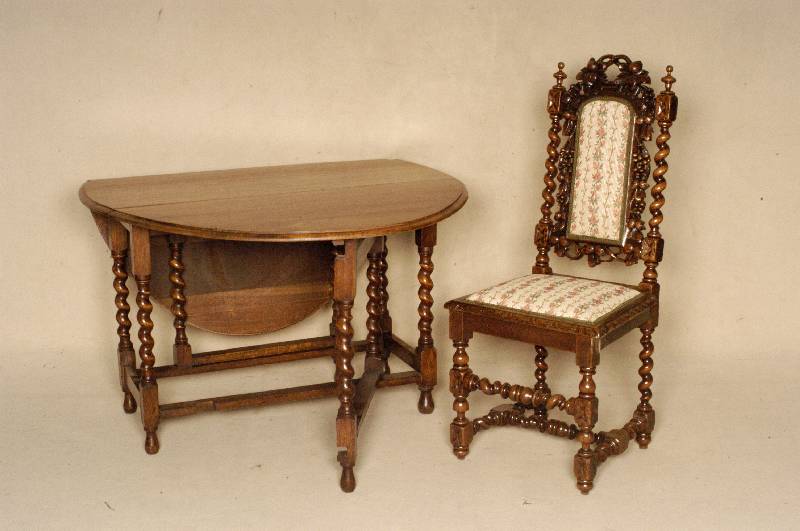 Oblongtable, England, um 1880, viktorianischer Stil, Eiche massiv, gedrechselte Beine, 2 Ausleger, Beine verstrebt, vielfach verwendbar, auch als ...