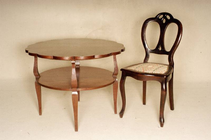 Stuhl, deutsch, um 1860, Louis-Philippe, Mahagoni massiv, gebogene Beine und RÜckenlehne, Bezug spÄter, Gebrauchsspuren, ca. 96x45x54 cm, Sh. 49 ...